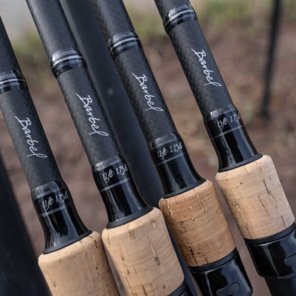 Canna 3K Barbel Specialist 13ft (3 pezzi) 2,75 lbs KORUM (3,90mt) - immagine 2