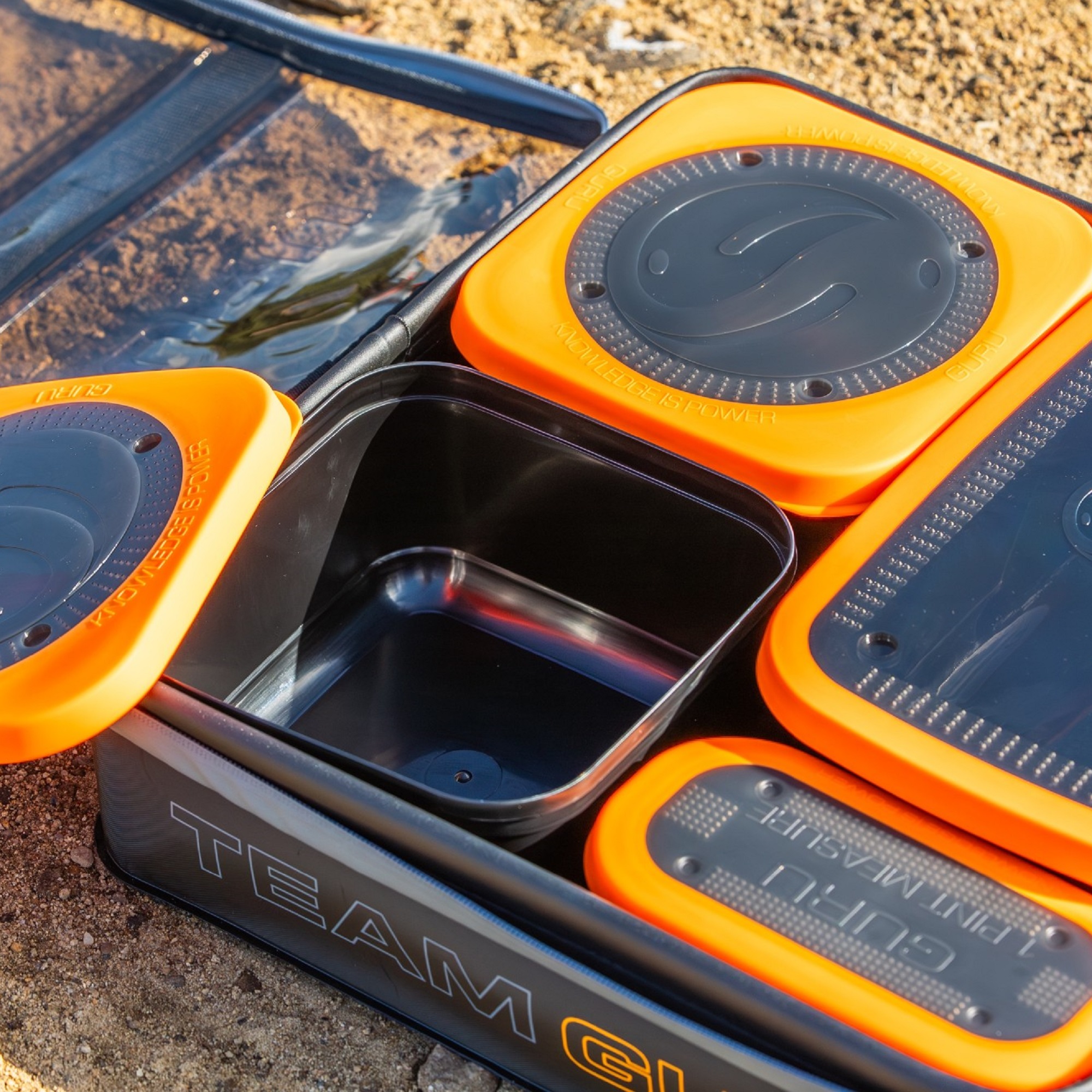 Bait System Team GURU (35,5x36,5x10 cm) - immagine 5