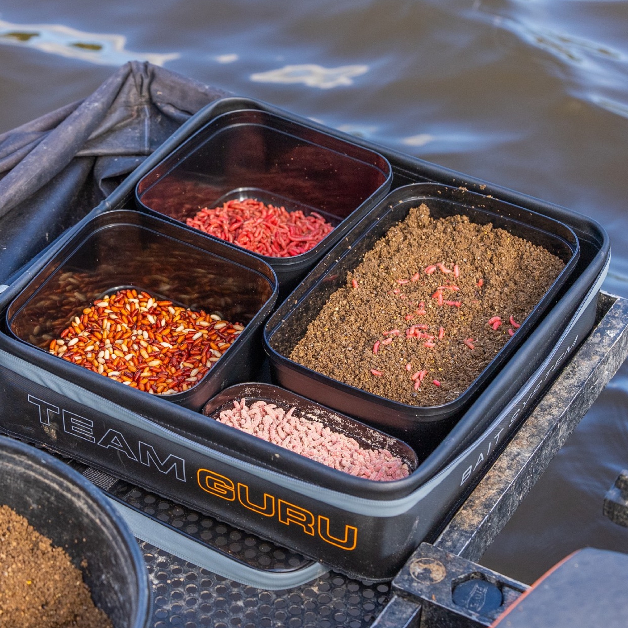 Bait System Team GURU (35,5x36,5x10 cm) - immagine 6