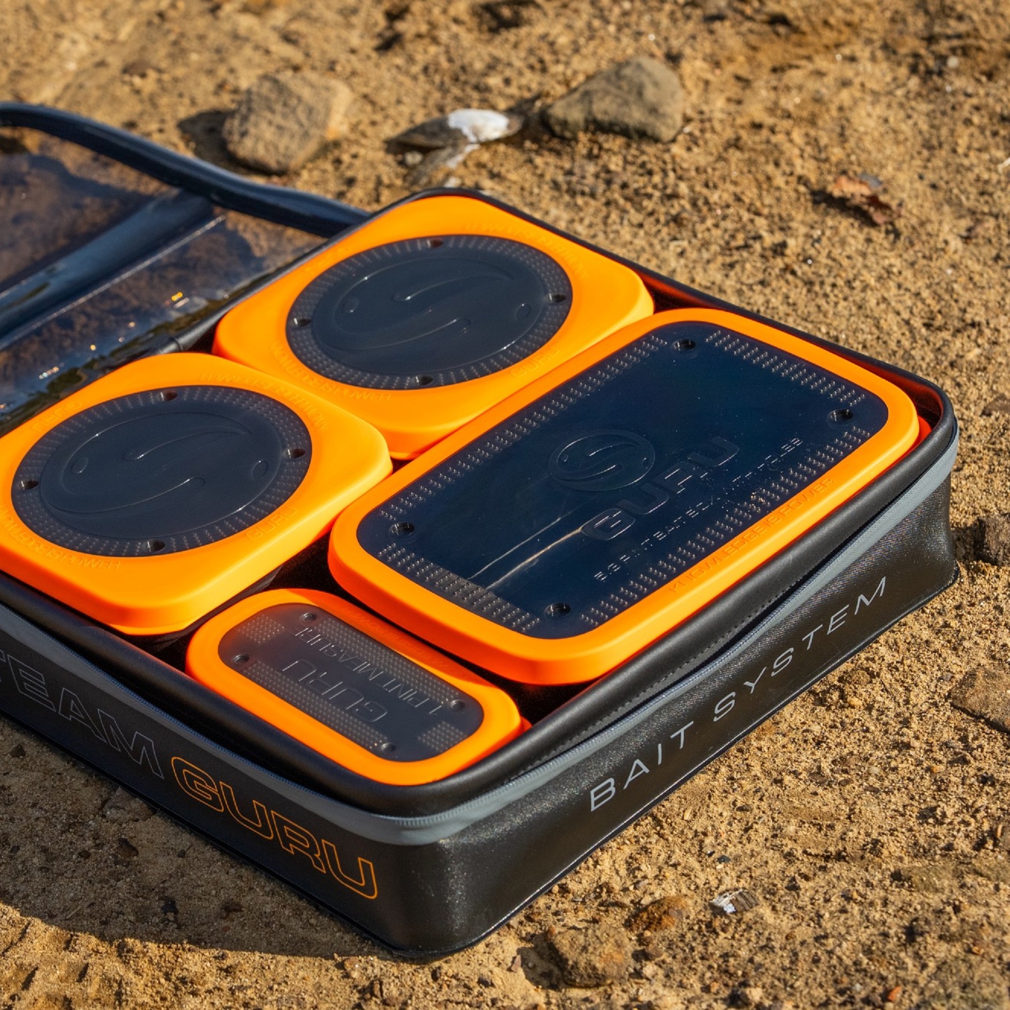 Bait System Team GURU (35,5x36,5x10 cm) - immagine 4