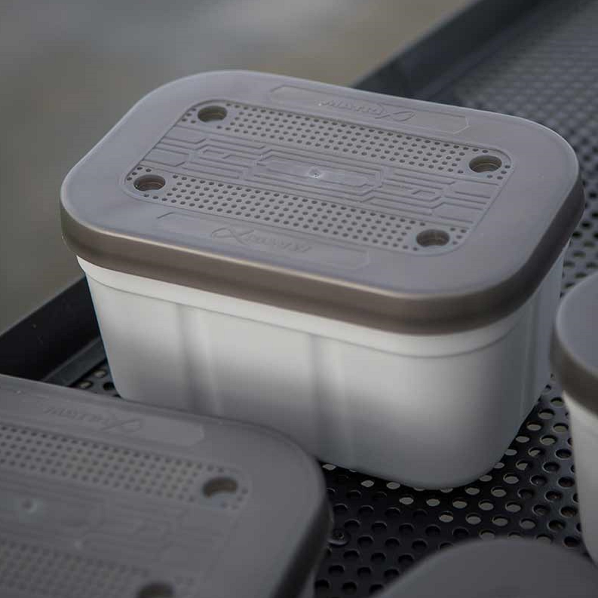 Box porta esche con coperchio forato MATRIX - immagine 2
