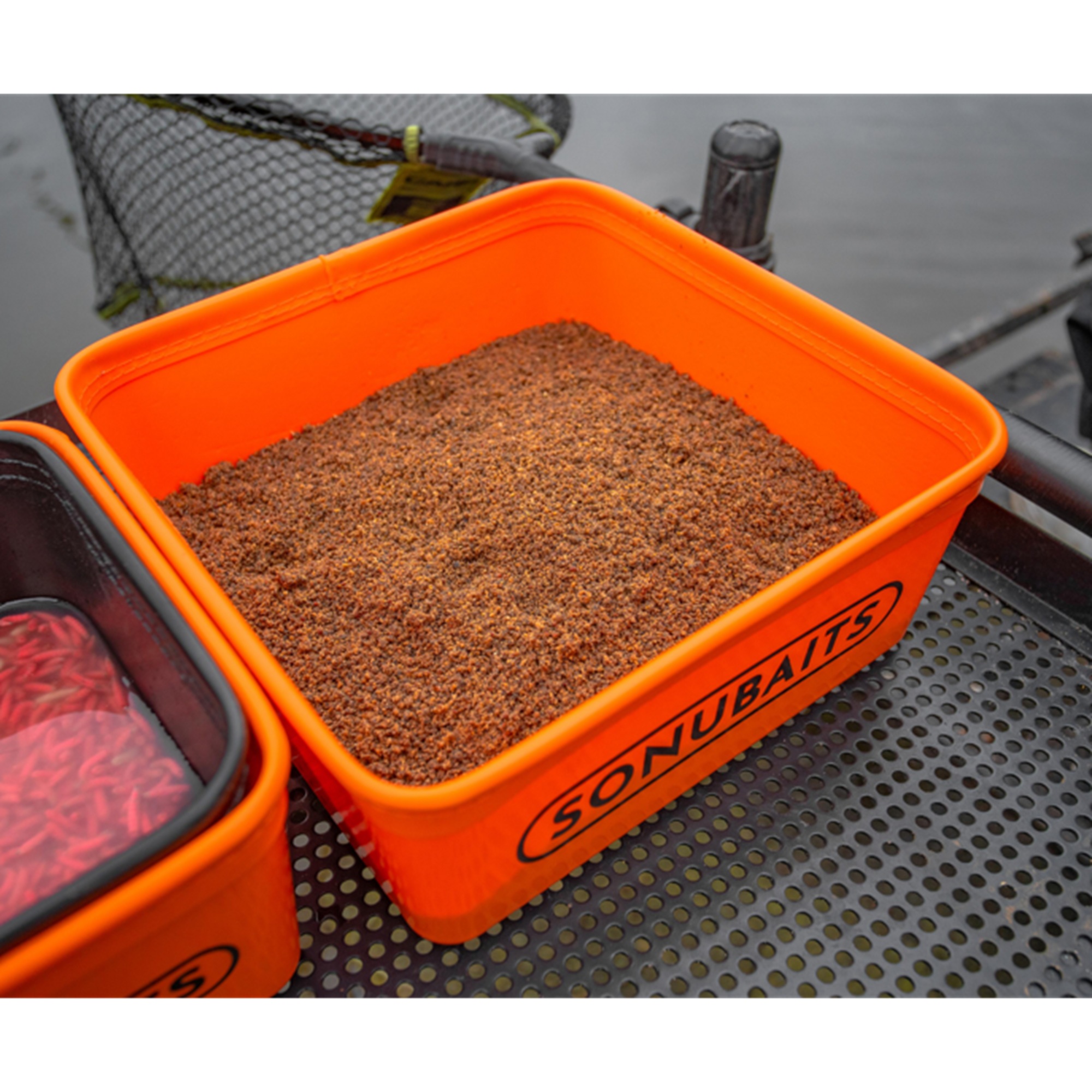 Set contenitore + settaccio Bait Tub & Strainer Set Eva SONUBAITS (Small / 1litro) - immagine 5